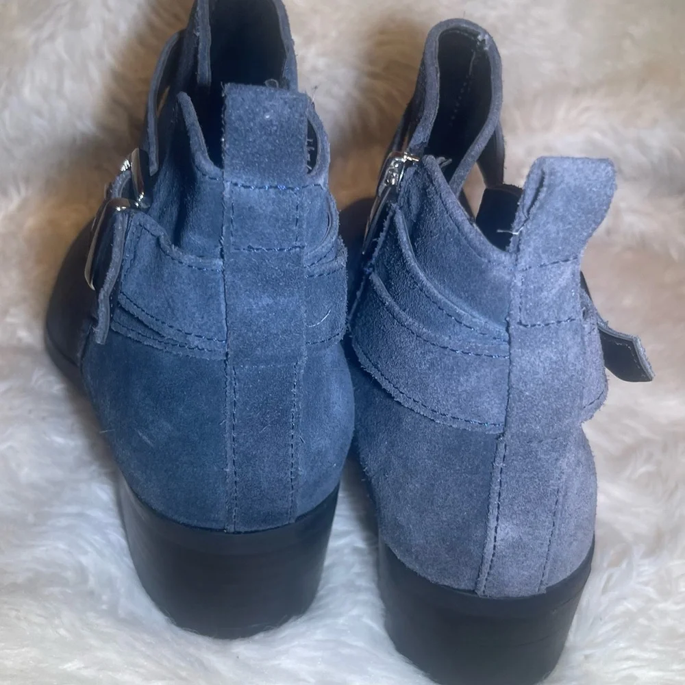 Marc fisher women’s navy blue Suede Ankle Boots size 8